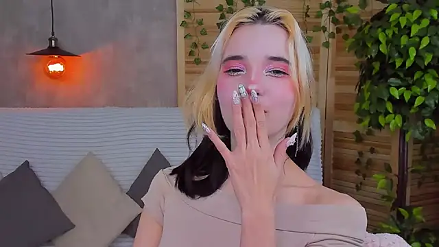 as1an girlfriend online show from January 29, 2025, 4:05 am