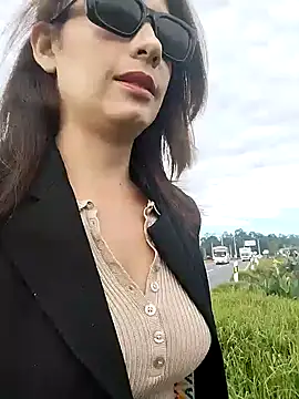 Snapshot of Alysson-- chatting on January 2, 2025, 12:46 pm Alysson-- online show from January 2, 2025, 12:46 pm