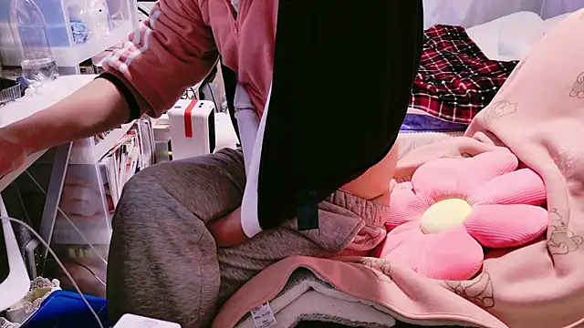 Snapshot of Im_IVE_LOVE chatting on December 12, 2024, 2:11 pm Im IVE LOVE online show from December 12, 2024, 2:11 pm