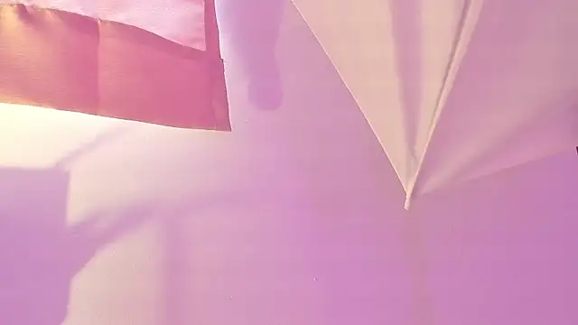 Snapshot of Bella__sweet chatting on December 18, 2024, 6:57 pm Bella sweet online show from December 18, 2024, 6:57 pm