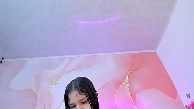 Snapshot of Bella__sweet chatting on January 24, 2025, 6:35 pm Bella sweet online show from January 24, 2025, 6:35 pm