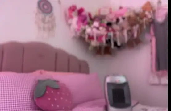 Snapshot of pinkie_piexx chatting on February 14, 2025, 3:15 pm pinkie piexx online show from February 14, 2025, 3:15 pm