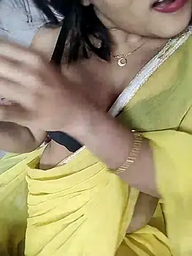 Snapshot of karishma chatting on February 6, 2025, 2:04 pm karishma online show from February 6, 2025, 2:04 pm