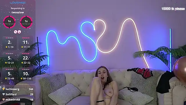 Snapshot of JennyyLuv chatting on February 13, 2025, 2:01 am JennyyLuv online show from February 13, 2025, 2:01 am