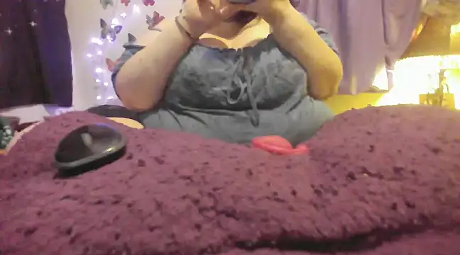 Snapshot of Alli_Kat chatting on January 2, 2025, 9:00 am Alli Kat online show from January 2, 2025, 9:00 am