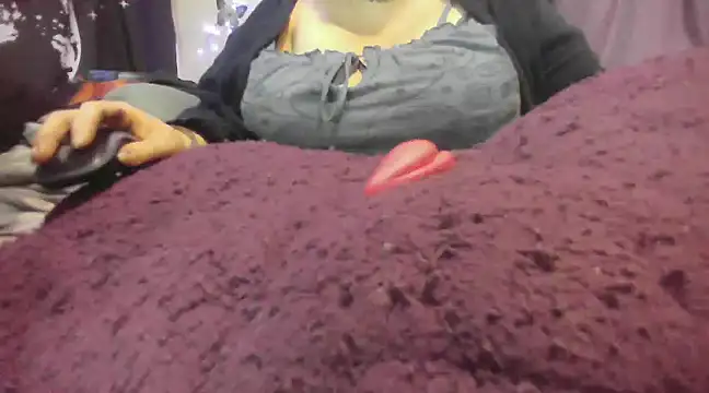 Snapshot of Alli_Kat chatting on January 4, 2025, 5:05 am Alli Kat online show from January 4, 2025, 5:05 am