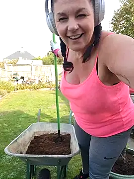 Snapshot of 420Curvybabe chatting on October 7, 2025, 2:25 pm 420Curvybabe online show from October 7, 2025, 2:25 pm