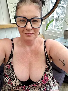 Snapshot of 420Curvybabe chatting on October 17, 2025, 12:08 pm 420Curvybabe online show from October 17, 2025, 12:08 pm