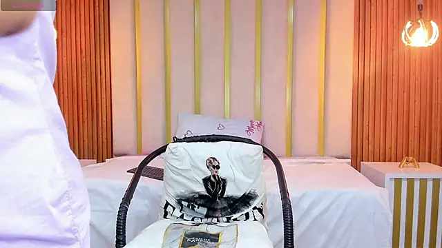 Snapshot of love_mommy chatting on January 23, 2025, 10:44 pm love mommy online show from January 23, 2025, 10:44 pm