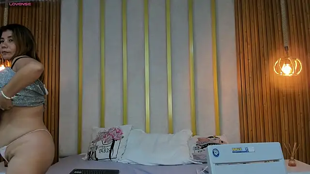 Snapshot of love_mommy chatting on March 9, 2025, 8:51 am love mommy online show from March 9, 2025, 8:51 am