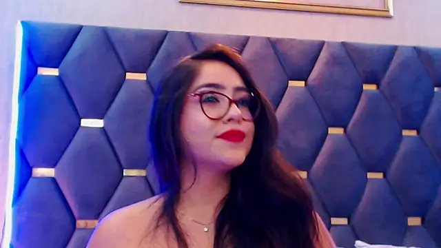 Snapshot of DevonPiers chatting on December 3, 2024, 6:17 pm DevonPiers online show from December 3, 2024, 6:17 pm