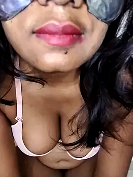 Snapshot of Zaraangle chatting on October 14, 2025, 12:00 am Zaraangle online show from October 14, 2025, 12:00 am