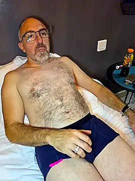 Snapshot of Crosss-23cm chatting on October 12, 2025, 6:40 pm Crosss-23cm online show from October 12, 2025, 6:40 pm