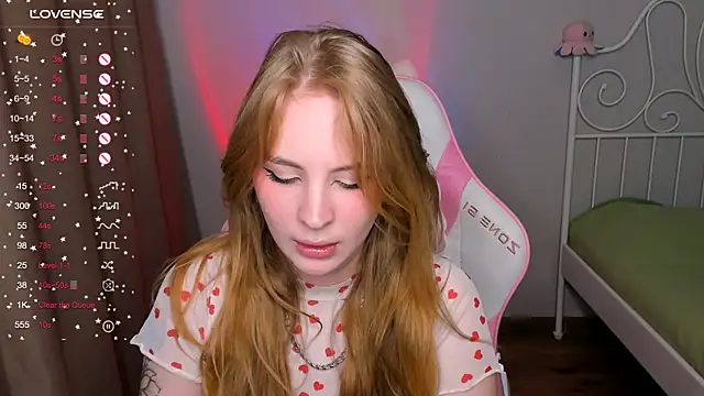 Snapshot of lilKitty_Melanie chatting on November 2, 2025, 7:38 pm lilKitty Melanie online show from November 2, 2025, 7:38 pm