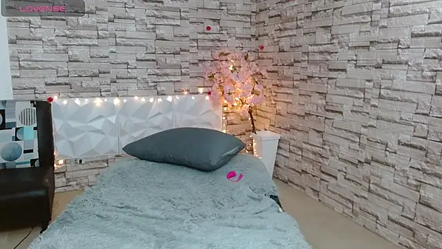 Snapshot of Vanse_lust chatting on March 6, 2025, 12:32 am Vanse lust online show from March 6, 2025, 12:32 am