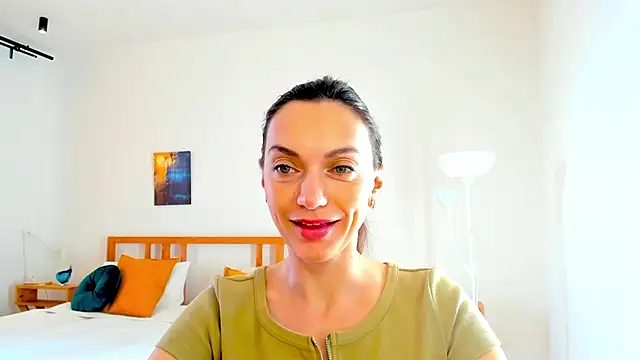 Snapshot of LovelyeeMia chatting on December 14, 2024, 6:35 am LovelyeeMia online show from December 14, 2024, 6:35 am