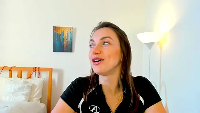 Snapshot of LovelyeeMia chatting on January 6, 2025, 11:40 am LovelyeeMia online show from January 6, 2025, 11:40 am