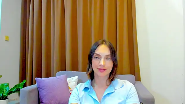 Snapshot of LovelyeeMia chatting on October 14, 2025, 11:11 am LovelyeeMia online show from October 14, 2025, 11:11 am