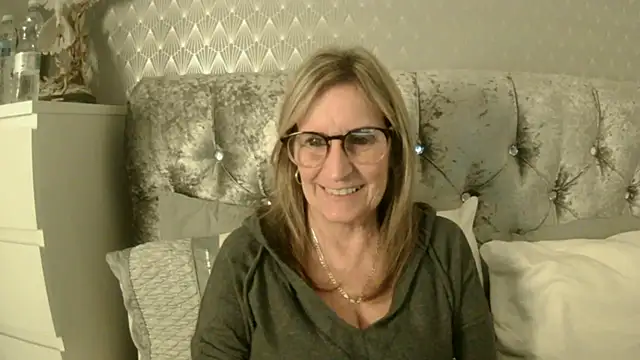 Additive Mature Linda online show from October 3, 2025, 6:38 pm