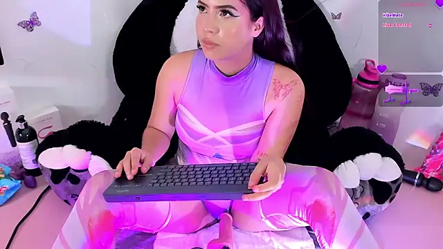 Snapshot of IamSteph13 chatting on January 3, 2025, 3:16 am IamSteph13 online show from January 3, 2025, 3:16 am