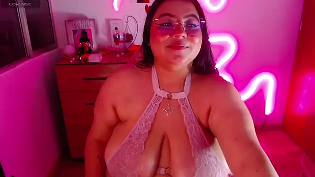 Snapshot of Rebeca_charme21 chatting on December 26, 2024, 9:22 am Rebeca charme21 online show from December 26, 2024, 9:22 am