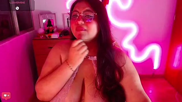 Snapshot of Rebeca_charme21 chatting on December 27, 2024, 6:24 am Rebeca charme21 online show from December 27, 2024, 6:24 am