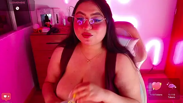 Snapshot of Rebeca_charme21 chatting on February 14, 2025, 3:43 am Rebeca charme21 online show from February 14, 2025, 3:43 am