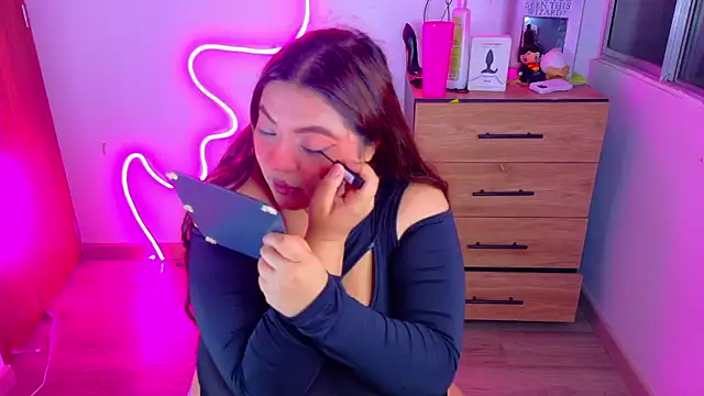 Snapshot of Rebeca_charme21 chatting on October 10, 2025, 7:18 am Rebeca charme21 online show from October 10, 2025, 7:18 am