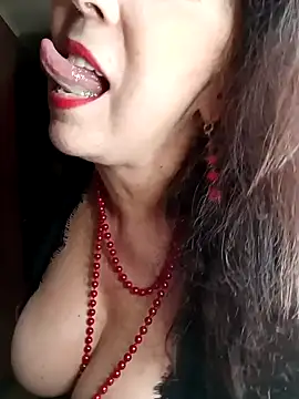 Snapshot of GypsyEsmeralda chatting on January 5, 2025, 6:24 pm GypsyEsmeralda online show from January 5, 2025, 6:24 pm