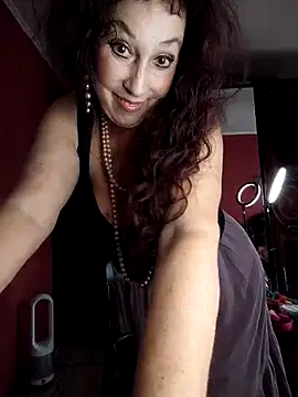 Snapshot of GypsyEsmeralda chatting on September 18, 2025, 5:53 am GypsyEsmeralda online show from September 18, 2025, 5:53 am