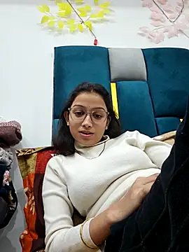 Snapshot of Aleena_Rai chatting on February 22, 2025, 6:19 pm Aleena Rai online show from February 22, 2025, 6:19 pm