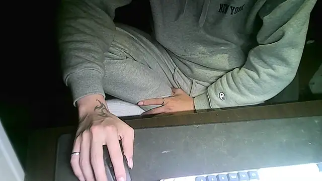 Snapshot of Ryan67533 chatting on December 22, 2024, 9:22 am Ryan67533 online show from December 22, 2024, 9:22 am