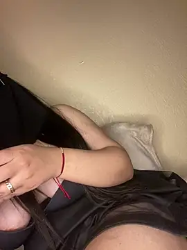 Snapshot of Cameelia chatting on January 15, 2025, 1:02 am Cameelia online show from January 15, 2025, 1:02 am