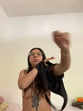 Snapshot of Argentiiniita chatting on December 8, 2024, 8:47 pm Argentiiniita online show from December 8, 2024, 8:47 pm