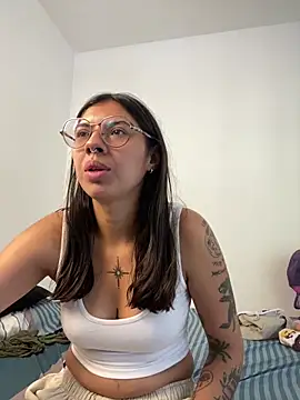 Snapshot of Argentiiniita chatting on March 19, 2025, 2:35 pm Argentiiniita online show from March 19, 2025, 2:35 pm