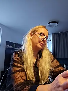 Snapshot of MariaRichi_ chatting on February 26, 2025, 7:20 am MariaRichi online show from February 26, 2025, 7:20 am