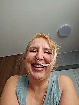 Snapshot of MariaRichi_ chatting on March 6, 2025, 10:52 am MariaRichi online show from March 6, 2025, 10:52 am