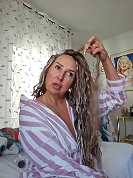 Snapshot of MariaRichi_ chatting on October 3, 2025, 7:16 am MariaRichi online show from October 3, 2025, 7:16 am