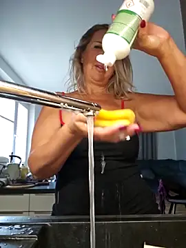 Snapshot of MariaRichi_ chatting on October 12, 2025, 7:40 am MariaRichi online show from October 12, 2025, 7:40 am