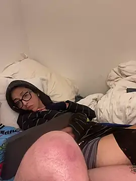 Snapshot of mackshaft4711 chatting on February 6, 2025, 9:53 am mackshaft4711 online show from February 6, 2025, 9:53 am