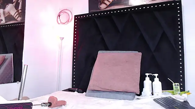 Snapshot of dafne_queenn chatting on February 15, 2025, 4:01 pm dafne queenn online show from February 15, 2025, 4:01 pm