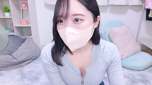 Snapshot of Yurie_ chatting on February 12, 2025, 11:07 am Yurie  online show from February 12, 2025, 11:07 am