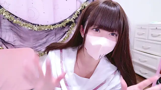 Snapshot of Yurie_ chatting on November 2, 2025, 1:13 pm Yurie  online show from November 2, 2025, 1:13 pm