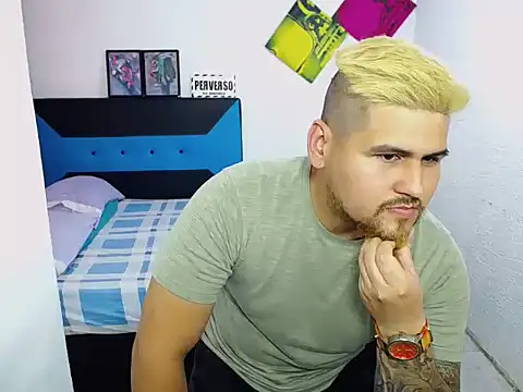 Snapshot of pitbullveryhot chatting on December 6, 2024, 5:22 pm pitbullveryhot online show from December 6, 2024, 5:22 pm