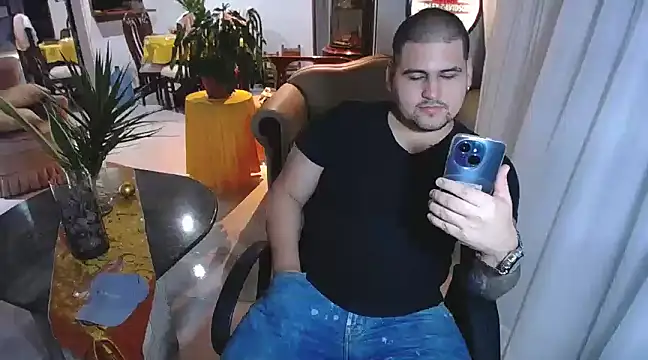 Snapshot of pitbullveryhot chatting on February 11, 2025, 6:08 am pitbullveryhot online show from February 11, 2025, 6:08 am