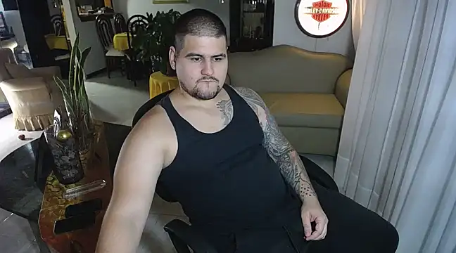 Snapshot of pitbullveryhot chatting on February 18, 2025, 10:05 am pitbullveryhot online show from February 18, 2025, 10:05 am