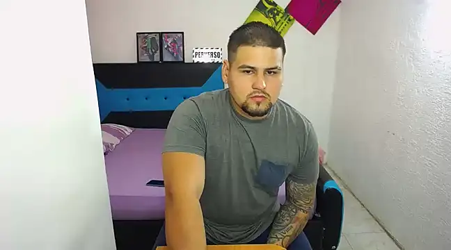 Snapshot of pitbullveryhot chatting on March 11, 2025, 11:26 pm pitbullveryhot online show from March 11, 2025, 11:26 pm