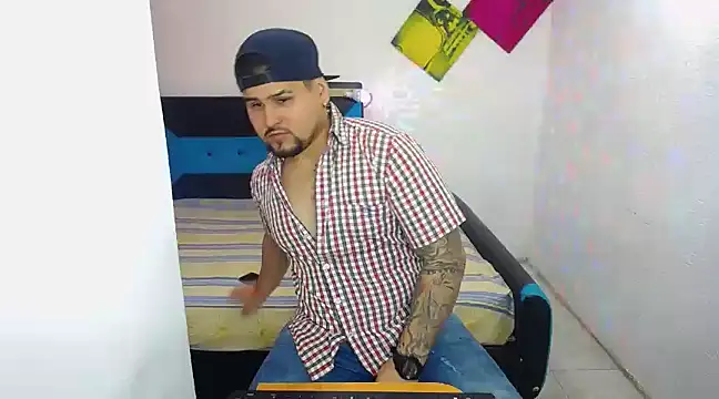 Snapshot of pitbullveryhot chatting on March 16, 2025, 3:14 am pitbullveryhot online show from March 16, 2025, 3:14 am