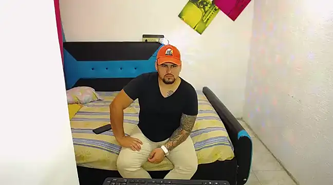 Snapshot of pitbullveryhot chatting on March 20, 2025, 2:29 am pitbullveryhot online show from March 20, 2025, 2:29 am