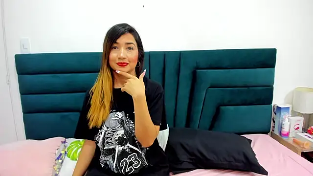 Snapshot of LisaWhite_ chatting on March 4, 2025, 1:23 am LisaWhite online show from March 4, 2025, 1:23 am